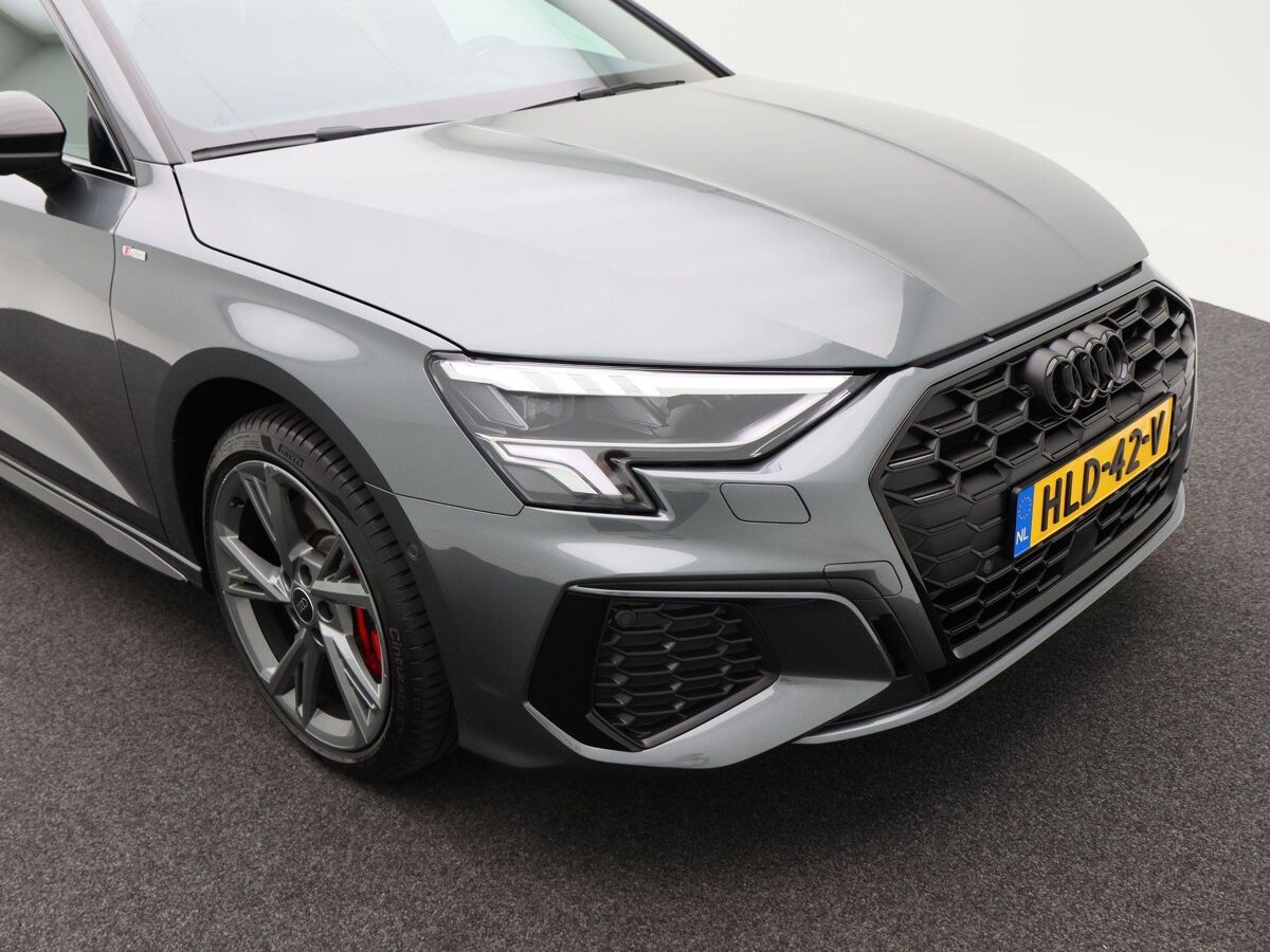Audi A3 Sportback 45 TFSi e 245 Pk S-Line Competition | Full LED | 18 Inch | Zwart Optiek | Trekhaak | Adaptive Cruise | Stoelverwarming | Privacy Glass | Carplay | 9.054 Km!!