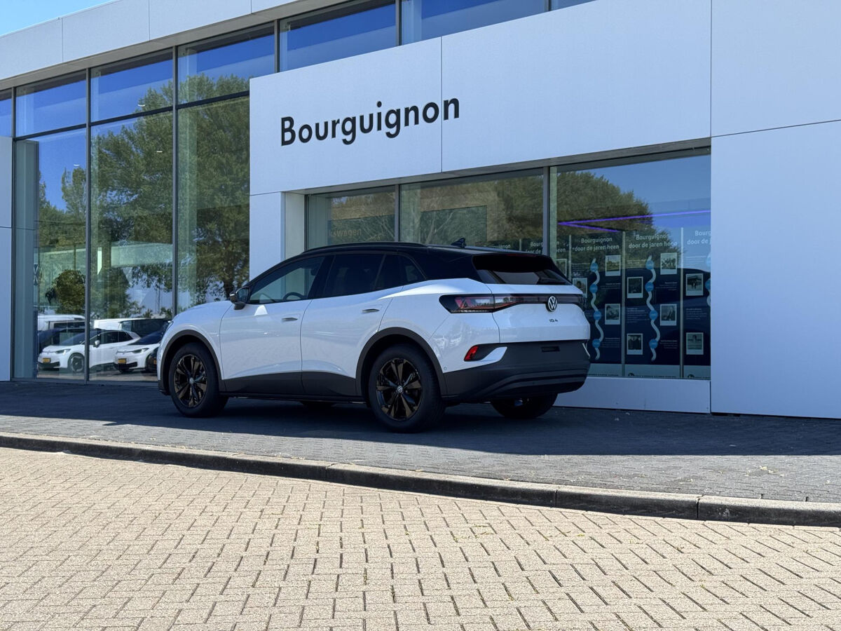 Volkswagen ID.4 Limited Edition 52 kWh accu 170 pk | Stoel & Stuurverwarming | Adaptive Cruise Control | Trekhaak | Achteruitrijcamera | Carplay |