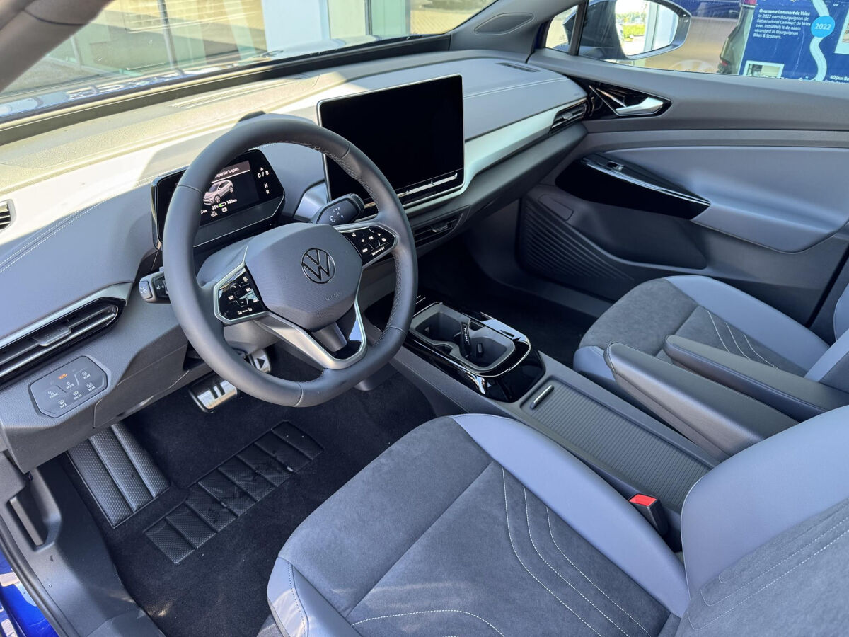 Volkswagen ID.4 Pro Limited Edition 77 kWh accu 286 pk | Trekhaak | 20" Velgen | Stoel & Stuurverwarming | Navigatie | Draadloze Telefoonlader | Camera |