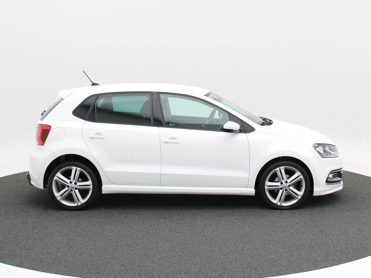 Volkswagen Polo 1.2 TSi 90 Pk R-Line | Airco | Cruise Control | Parkeersensoren | Navigatie | Carplay | Privacy Glass