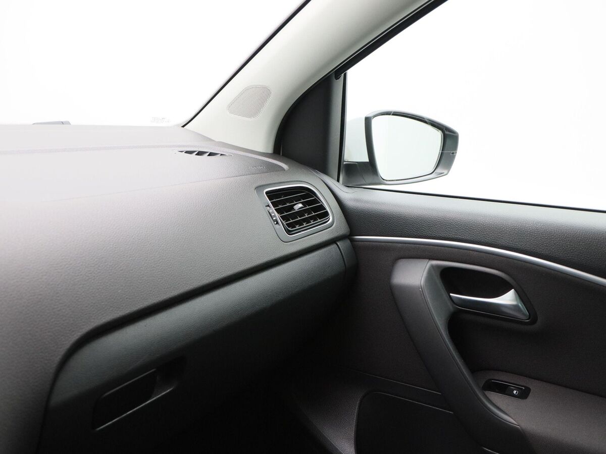 Volkswagen Polo 1.2 TSi 90 Pk R-Line | Airco | Cruise Control | Parkeersensoren | Navigatie | Carplay | Privacy Glass