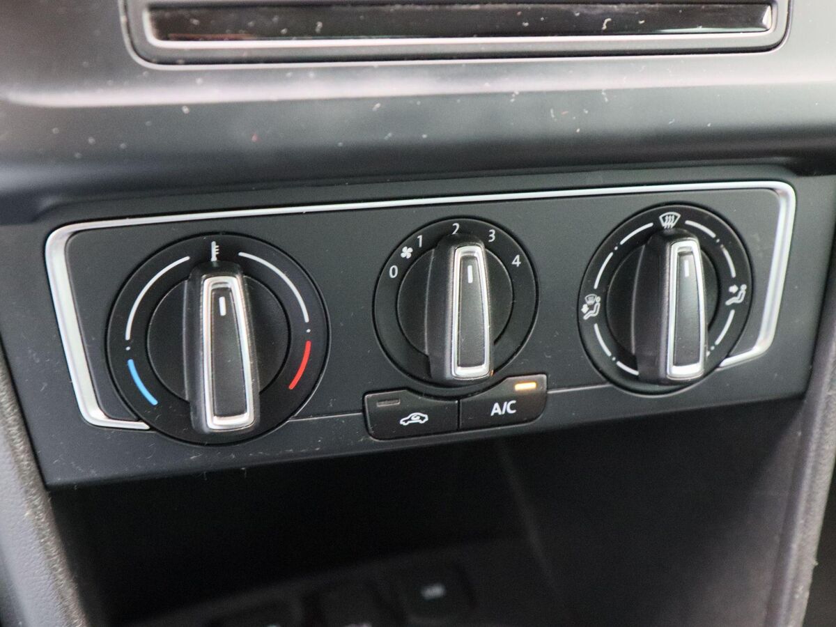 Volkswagen Polo 1.2 TSi 90 Pk R-Line | Airco | Cruise Control | Parkeersensoren | Navigatie | Carplay | Privacy Glass