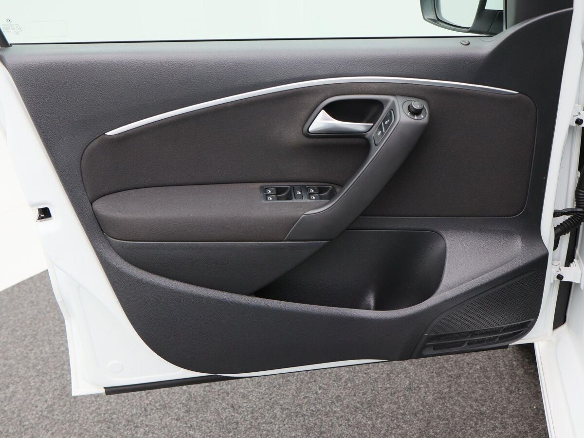 Volkswagen Polo 1.2 TSi 90 Pk R-Line | Airco | Cruise Control | Parkeersensoren | Navigatie | Carplay | Privacy Glass