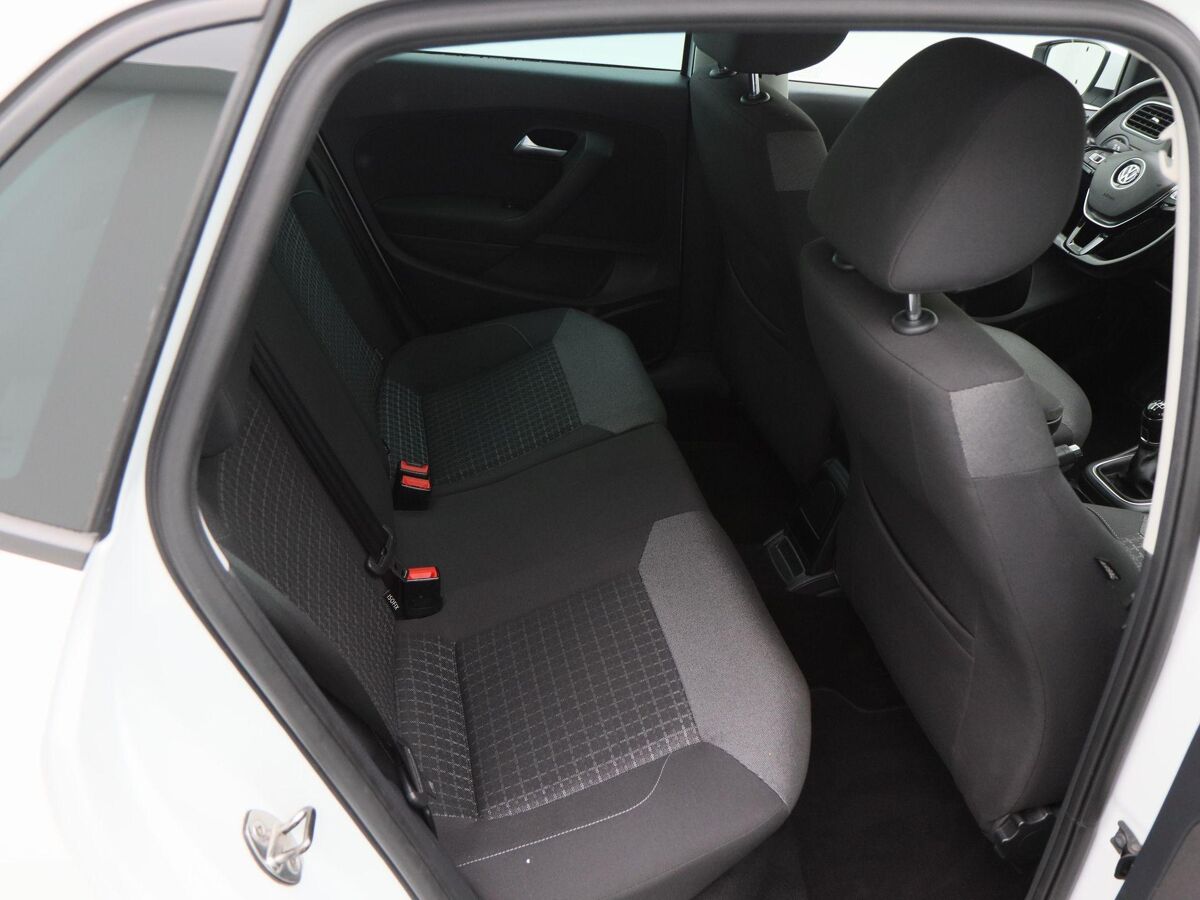 Volkswagen Polo 1.2 TSi 90 Pk R-Line | Airco | Cruise Control | Parkeersensoren | Navigatie | Carplay | Privacy Glass