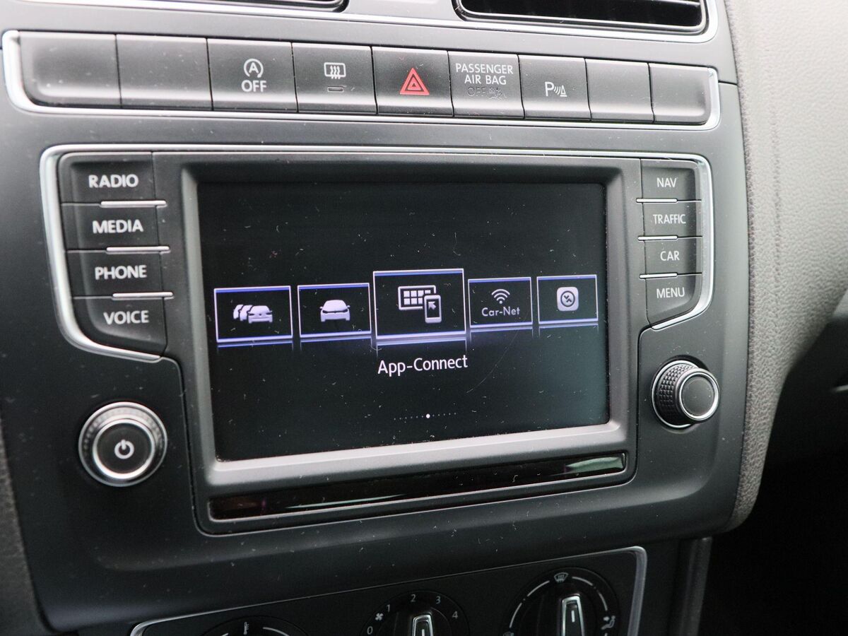 Volkswagen Polo 1.2 TSi 90 Pk R-Line | Airco | Cruise Control | Parkeersensoren | Navigatie | Carplay | Privacy Glass