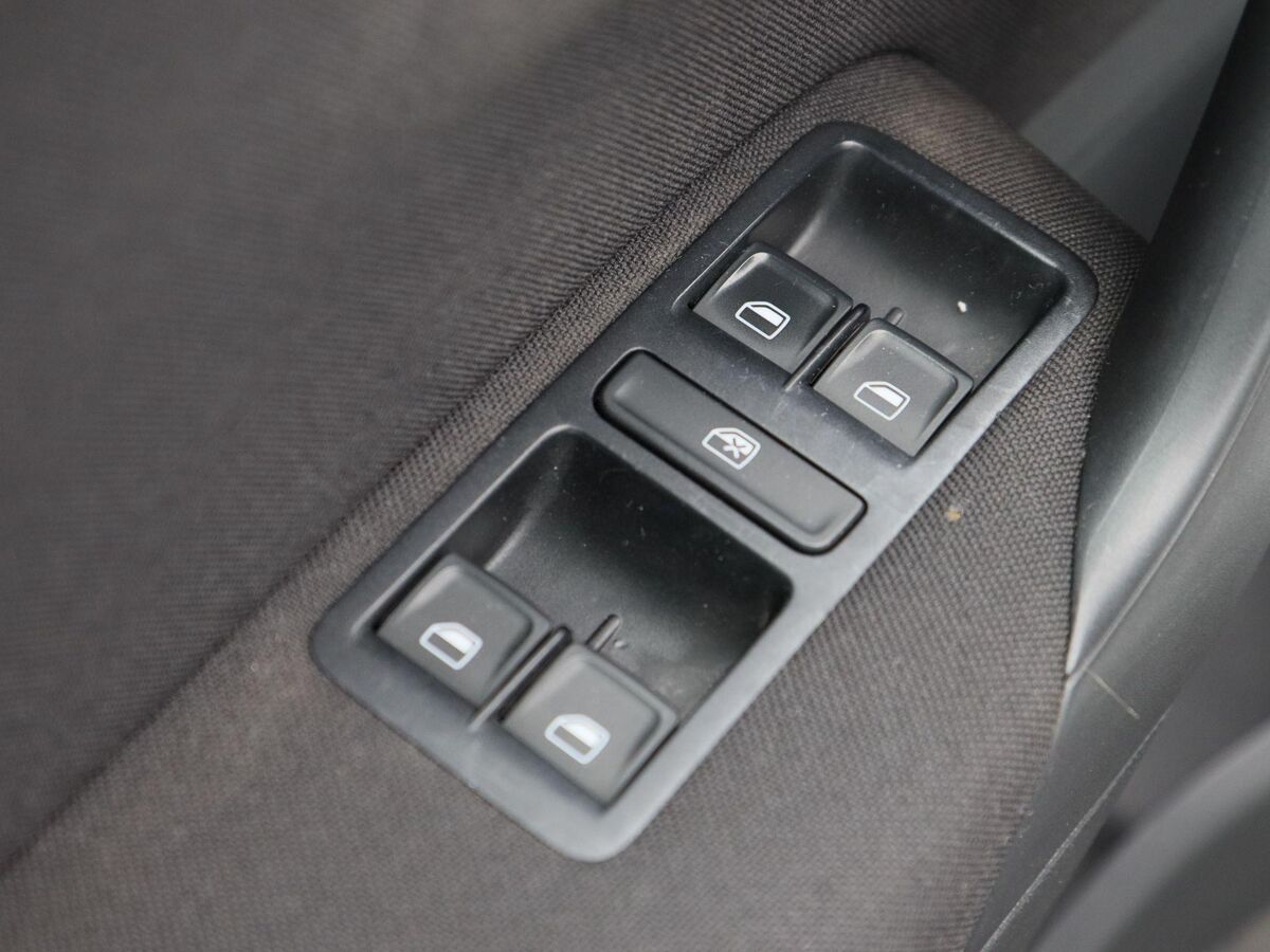 Volkswagen Polo 1.2 TSi 90 Pk R-Line | Airco | Cruise Control | Parkeersensoren | Navigatie | Carplay | Privacy Glass