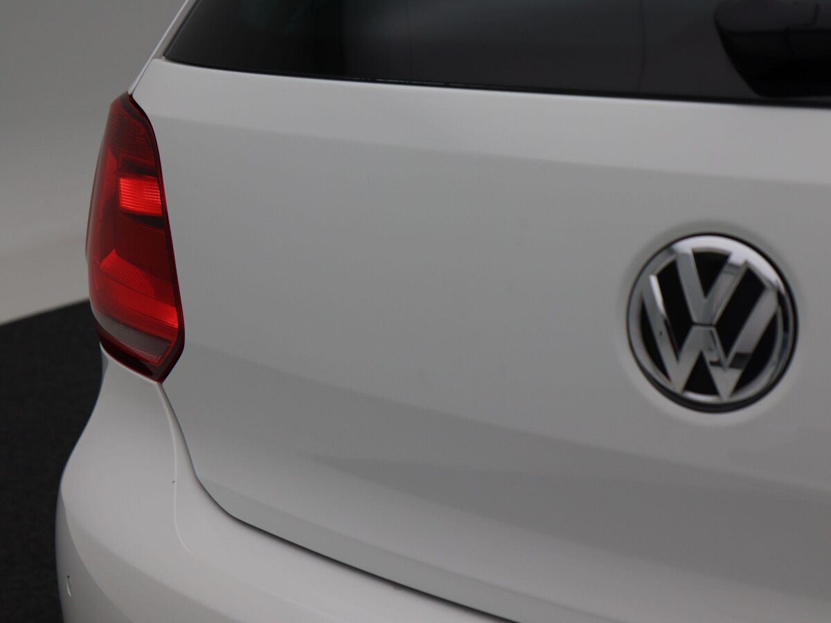 Volkswagen Polo 1.2 TSi 90 Pk R-Line | Airco | Cruise Control | Parkeersensoren | Navigatie | Carplay | Privacy Glass
