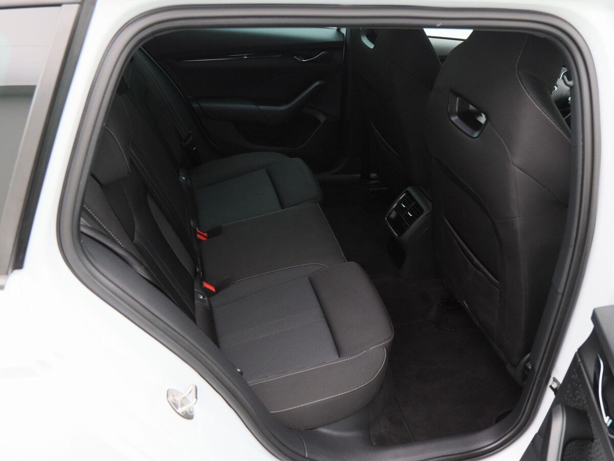 Škoda Octavia Combi 1.0 TSi 110 Pk Sport Business | Adaptive Cruise | Climate Control | Stoelverwarming | Parkeersensoren | Bluetooth | Navigatie | 60.816 Km!!
