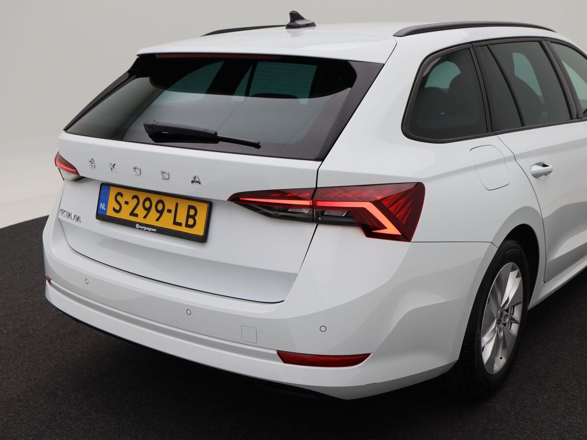 Škoda Octavia Combi 1.0 TSi 110 Pk Sport Business | Adaptive Cruise | Climate Control | Stoelverwarming | Parkeersensoren | Bluetooth | Navigatie | 60.816 Km!!
