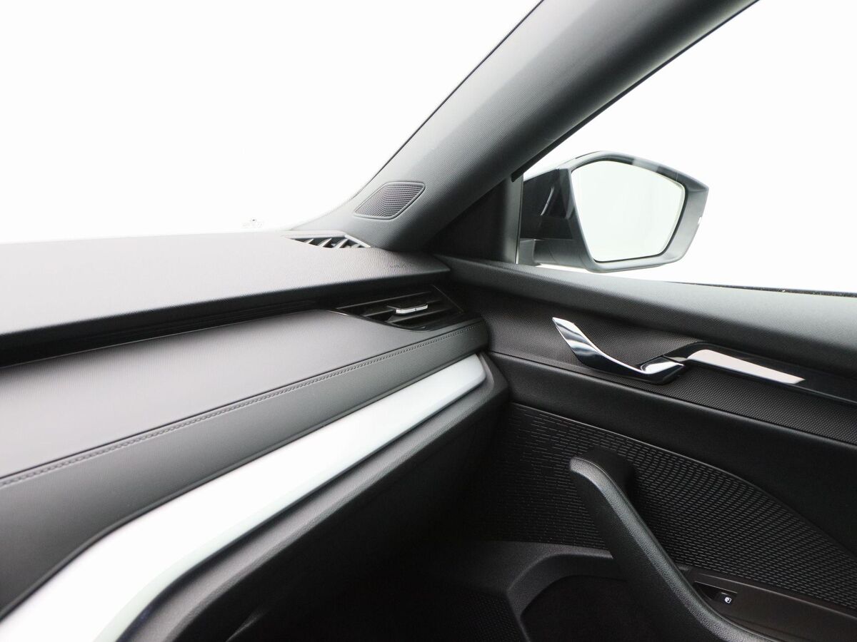 Škoda Octavia Combi 1.0 TSi 110 Pk Sport Business | Adaptive Cruise | Climate Control | Stoelverwarming | Parkeersensoren | Bluetooth | Navigatie | 60.816 Km!!