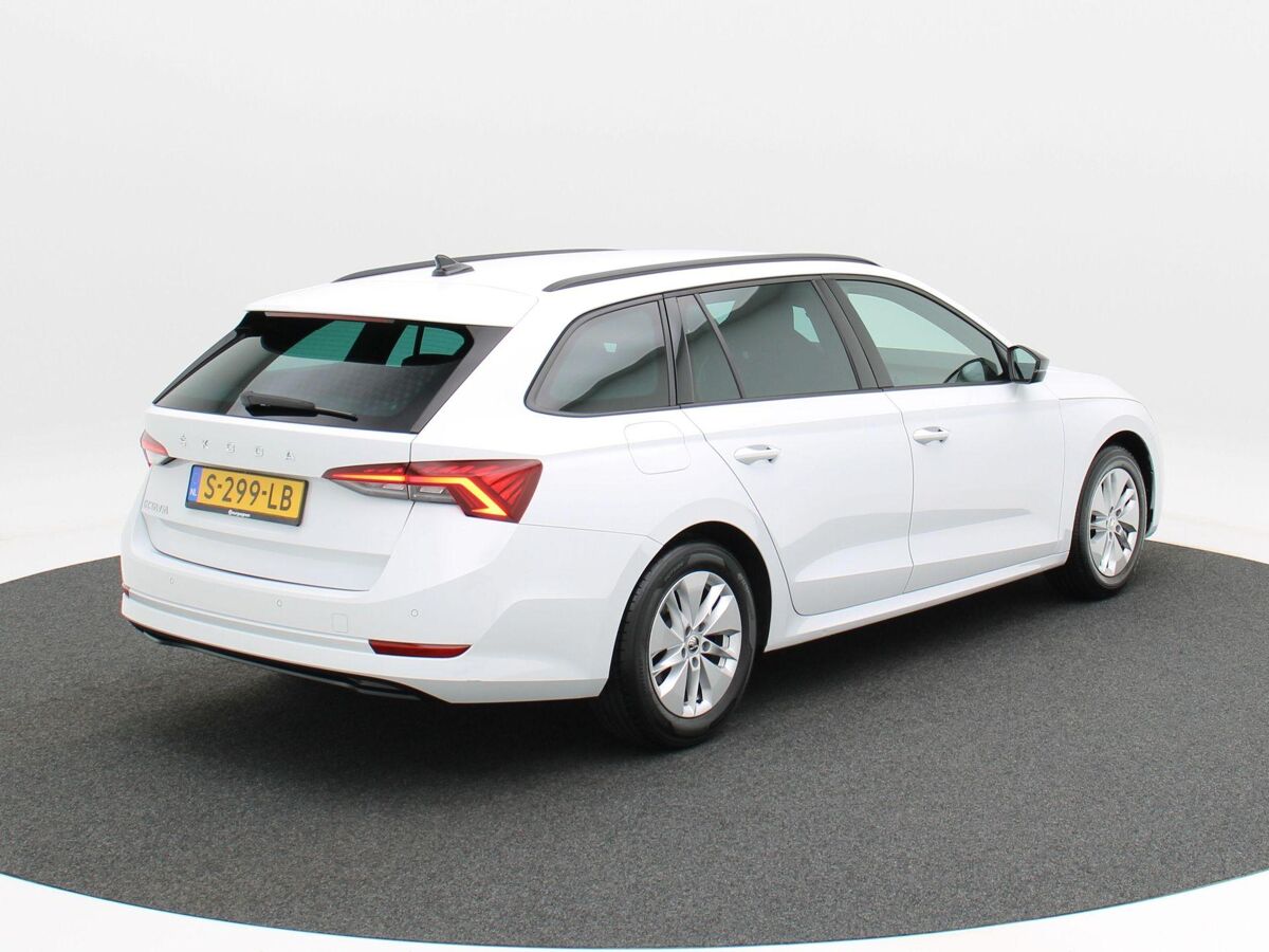 Škoda Octavia Combi 1.0 TSi 110 Pk Sport Business | Adaptive Cruise | Climate Control | Stoelverwarming | Parkeersensoren | Bluetooth | Navigatie | 60.816 Km!!