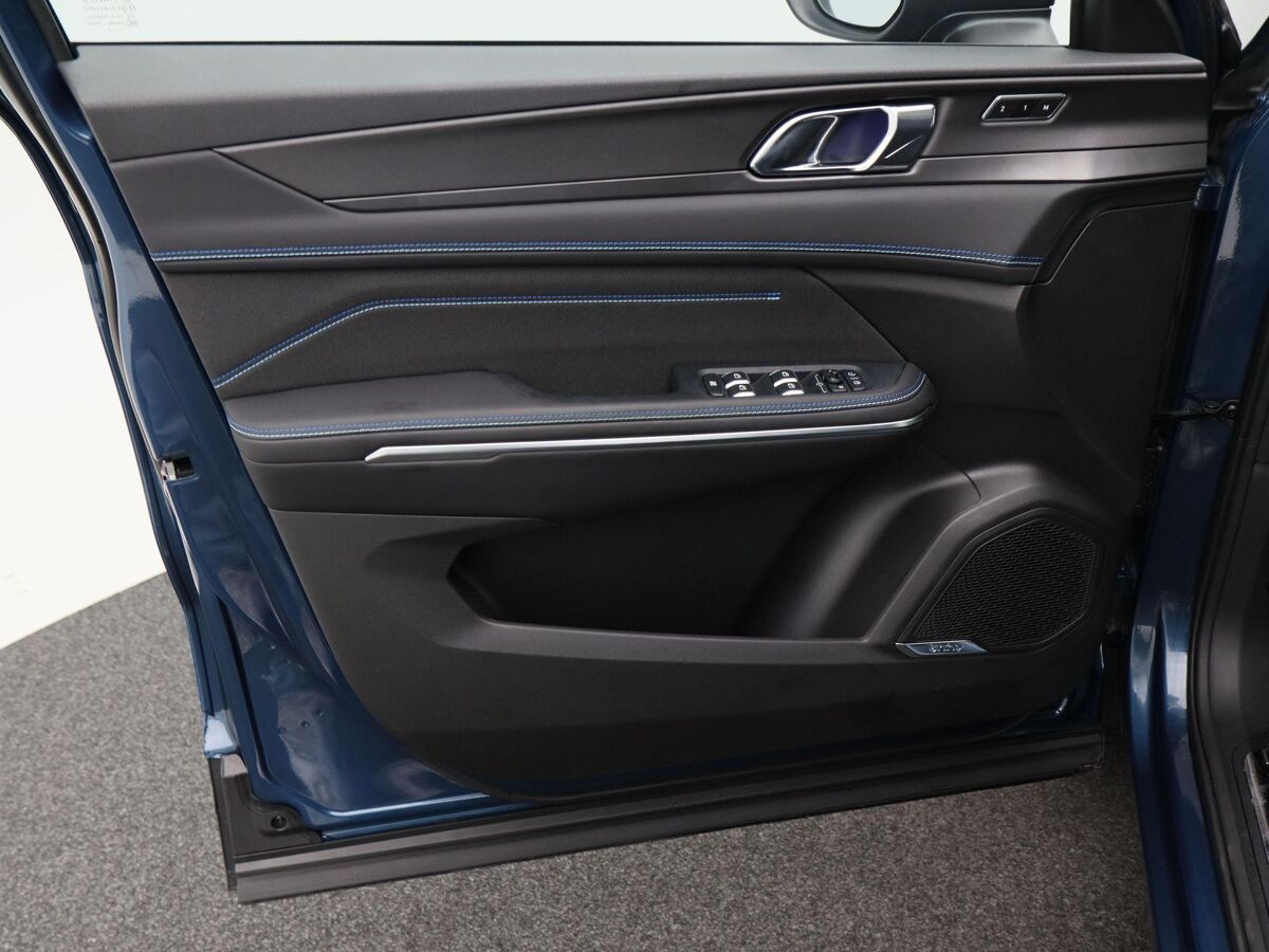 Lynk & Co 01 1.5 Phev 262 Pk Automaat | Full LED | Panoramadak | Zwarte Hemel | 360 Camera | 20 Inch | Stoelverwarming | 19.339 Km!!