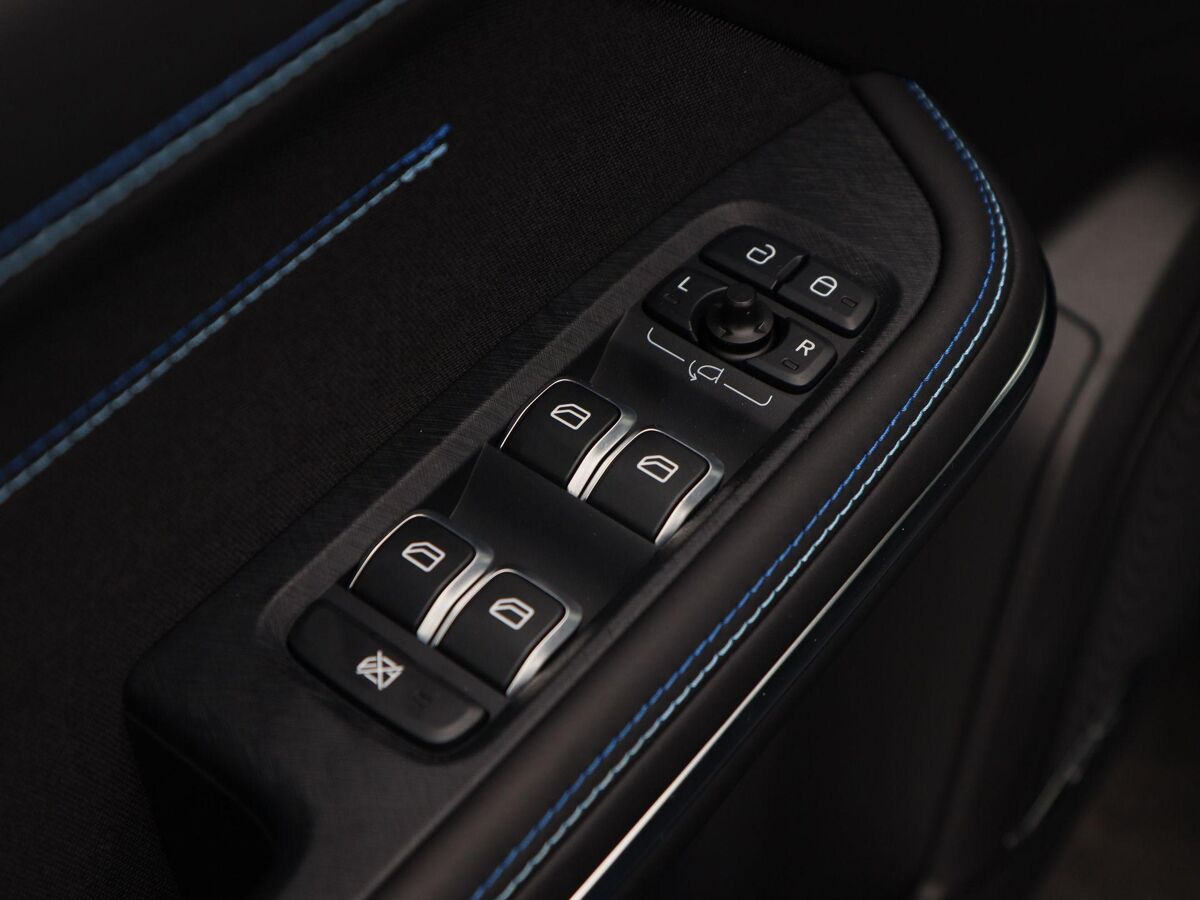 Lynk & Co 01 1.5 Phev 262 Pk Automaat | Full LED | Panoramadak | Zwarte Hemel | 360 Camera | 20 Inch | Stoelverwarming | 19.339 Km!!