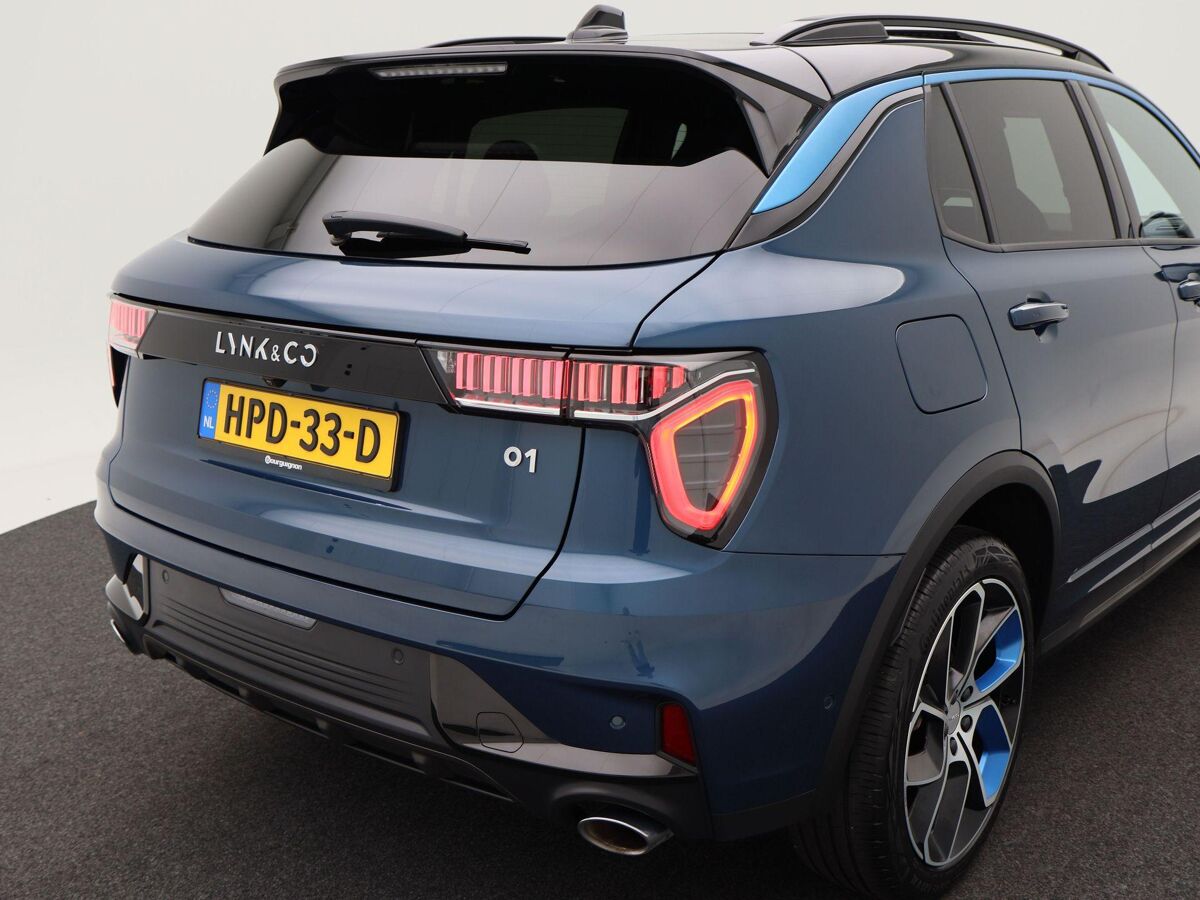 Lynk & Co 01 1.5 Phev 262 Pk Automaat | Full LED | Panoramadak | Zwarte Hemel | 360 Camera | 20 Inch | Stoelverwarming | 19.339 Km!!