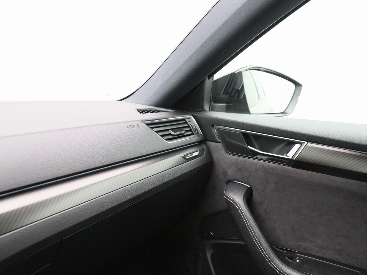 Škoda Superb 1.5 TSi 150 Pk Automaat Sportline Business | Full LED | Navigatie | Trekhaak | Canton Audio | 19 Inch | Steel Grey | Privacy Glass | 59.445 Km!!