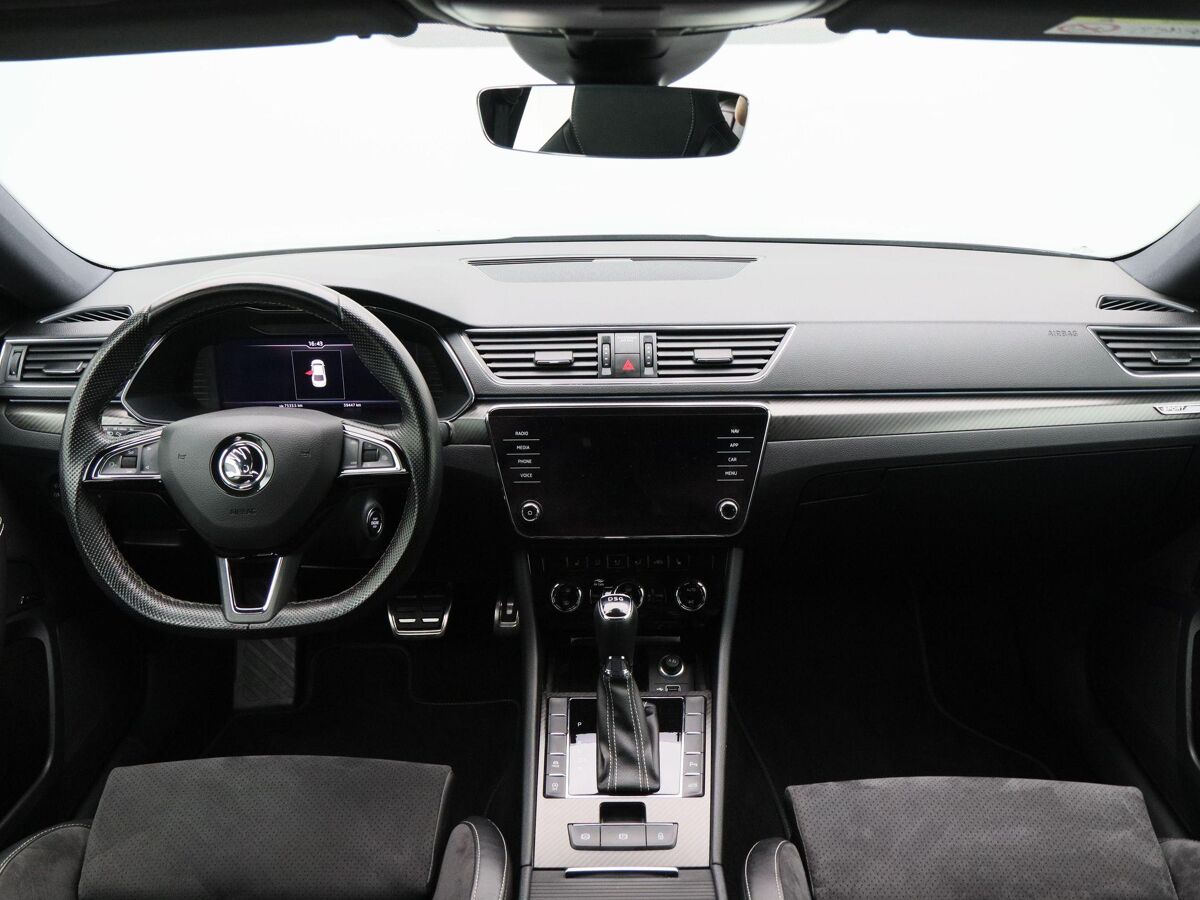 Škoda Superb 1.5 TSi 150 Pk Automaat Sportline Business | Full LED | Navigatie | Trekhaak | Canton Audio | 19 Inch | Steel Grey | Privacy Glass | 59.445 Km!!