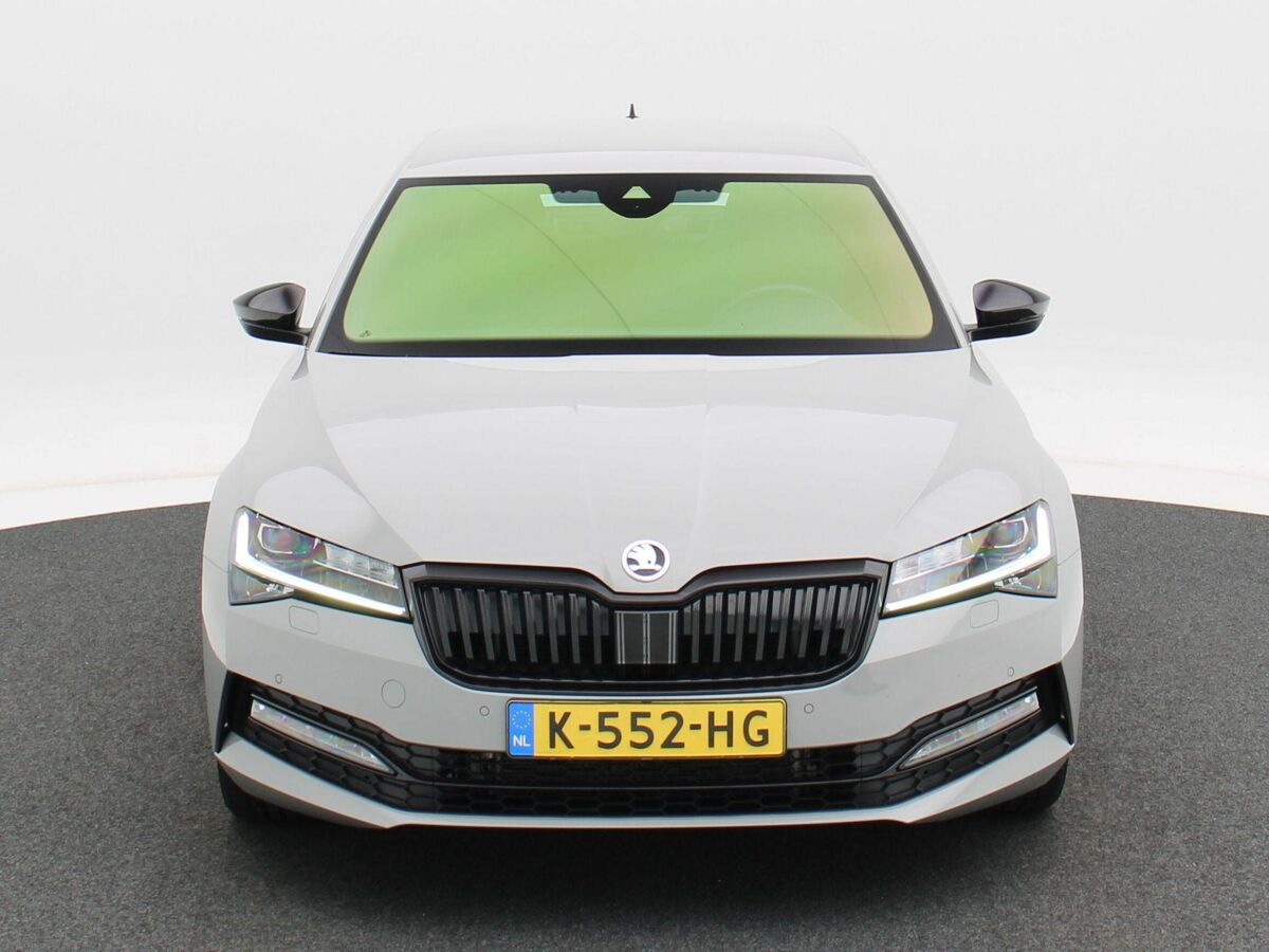 Škoda Superb 1.5 TSi 150 Pk Automaat Sportline Business | Full LED | Navigatie | Trekhaak | Canton Audio | 19 Inch | Steel Grey | Privacy Glass | 59.445 Km!!