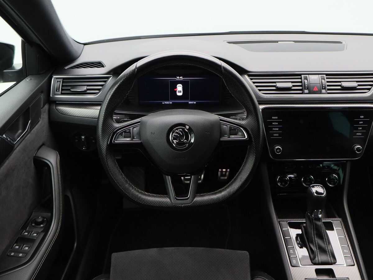 Škoda Superb 1.5 TSi 150 Pk Automaat Sportline Business | Full LED | Navigatie | Trekhaak | Canton Audio | 19 Inch | Steel Grey | Privacy Glass | 59.445 Km!!