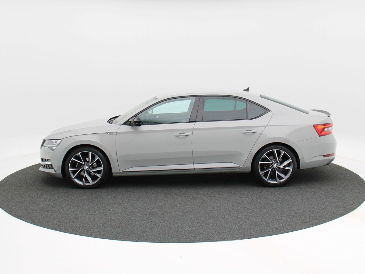 Škoda Superb 1.5 TSi 150 Pk Automaat Sportline Business | Full LED | Navigatie | Trekhaak | Canton Audio | 19 Inch | Steel Grey | Privacy Glass | 59.445 Km!!