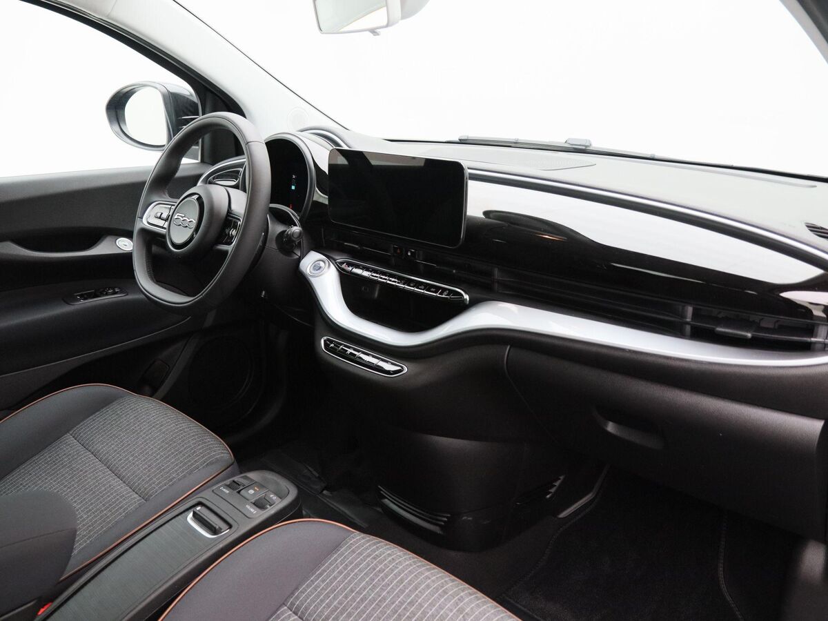 Fiat 500 RED 42 kWh | Cruise Control | Climate Control | Bluetooth | Navigatie | Camera | 25.396 Km!!