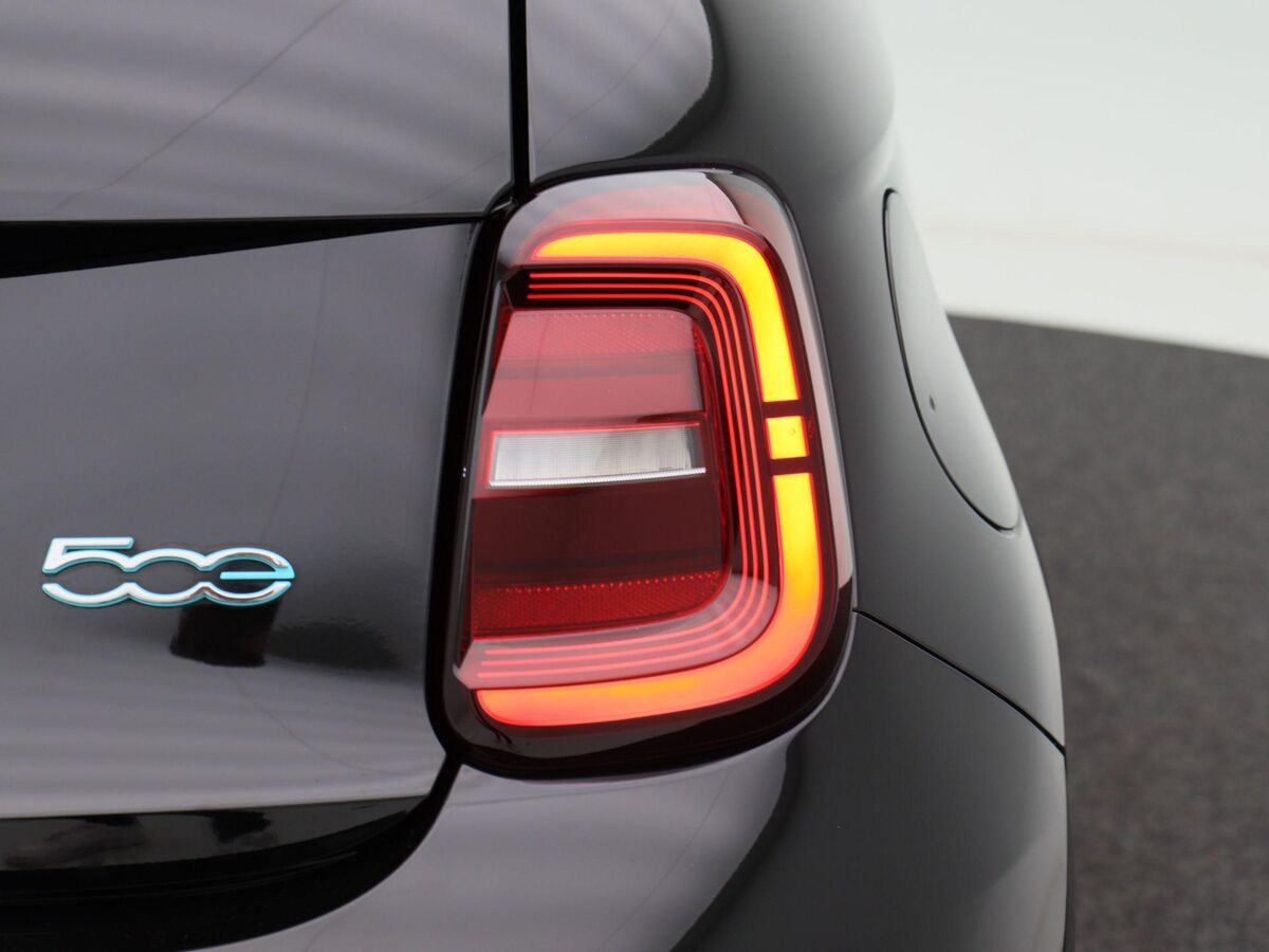 Fiat 500 RED 42 kWh | Cruise Control | Climate Control | Bluetooth | Navigatie | Camera | 25.396 Km!!