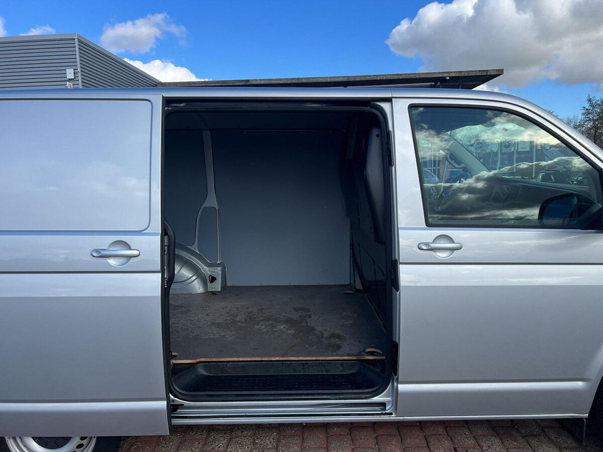 VW-Bedrijfswagens Transporter 2.0 TDI L1H1 Trendline | 150Pk | A-Deuren | Navi | LED |