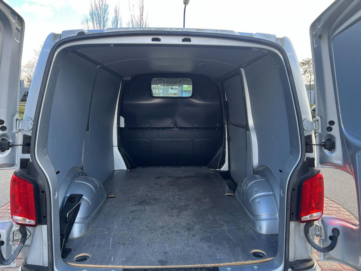 VW-Bedrijfswagens Transporter 2.0 TDI L1H1 Trendline | 150Pk | A-Deuren | Navi | LED |