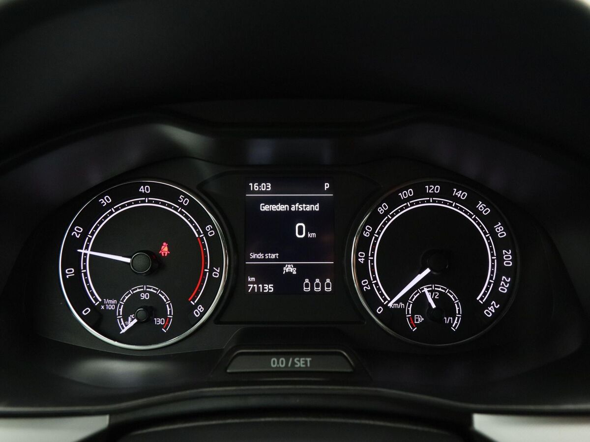 Škoda Kamiq 1.0 TSi 115 Pk Automaat Sport Business | Adaptive Cruise | Climate Control | 17 Inch | Stoelverwarming | Carplay | 71.134 Km!!