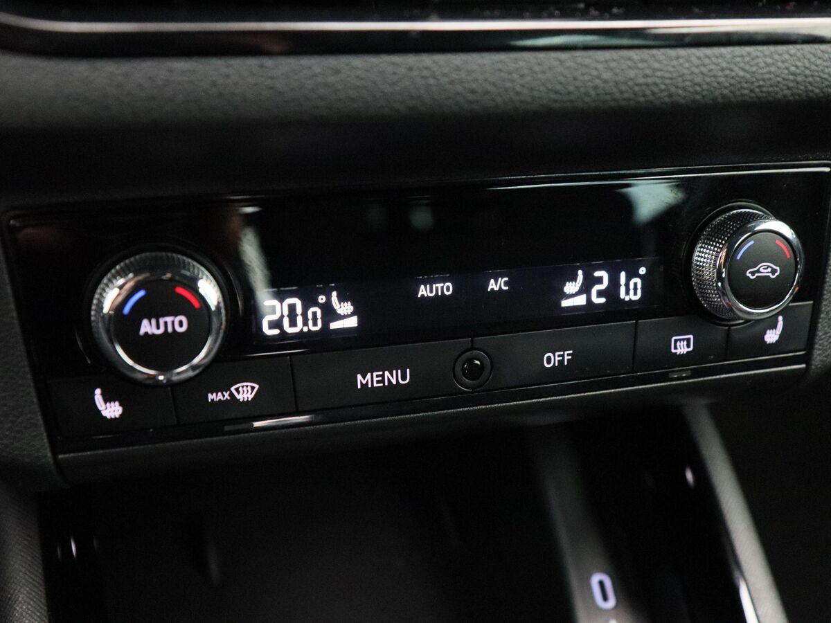 Škoda Kamiq 1.0 TSi 115 Pk Automaat Sport Business | Adaptive Cruise | Climate Control | 17 Inch | Stoelverwarming | Carplay | 71.134 Km!!