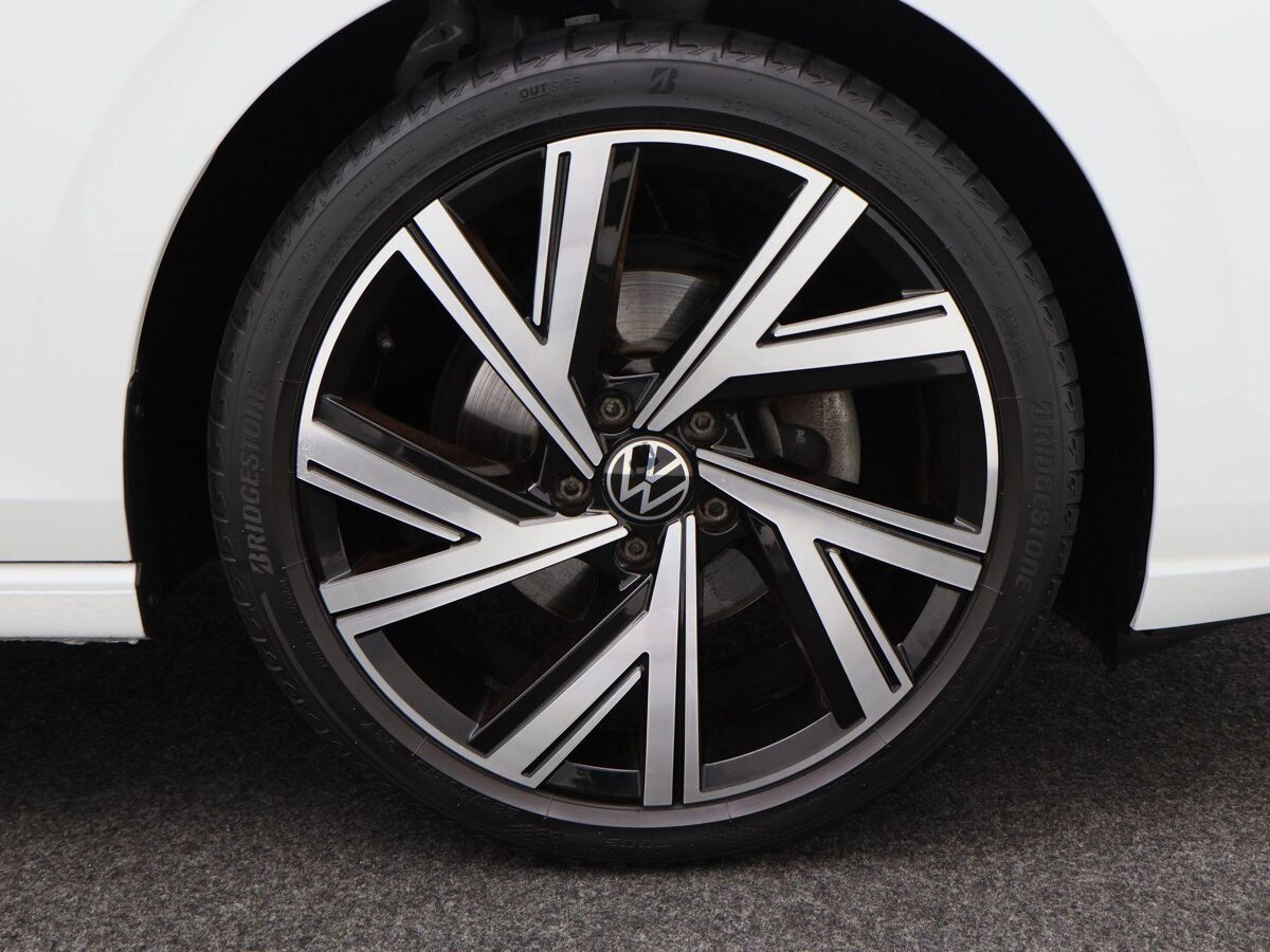 Volkswagen Golf 1.5 eTSi 150 Pk Automaat Style | Full LED | Panoramadak | Trekhaak | 18 Inch | Navigatie | Camera | Privacy Glass | 94.518 Km!!