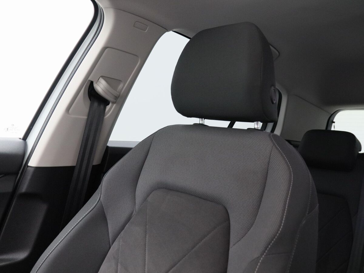 Volkswagen Golf 1.5 eTSi 150 Pk Automaat Style | Full LED | Panoramadak | Trekhaak | 18 Inch | Navigatie | Camera | Privacy Glass | 94.518 Km!!
