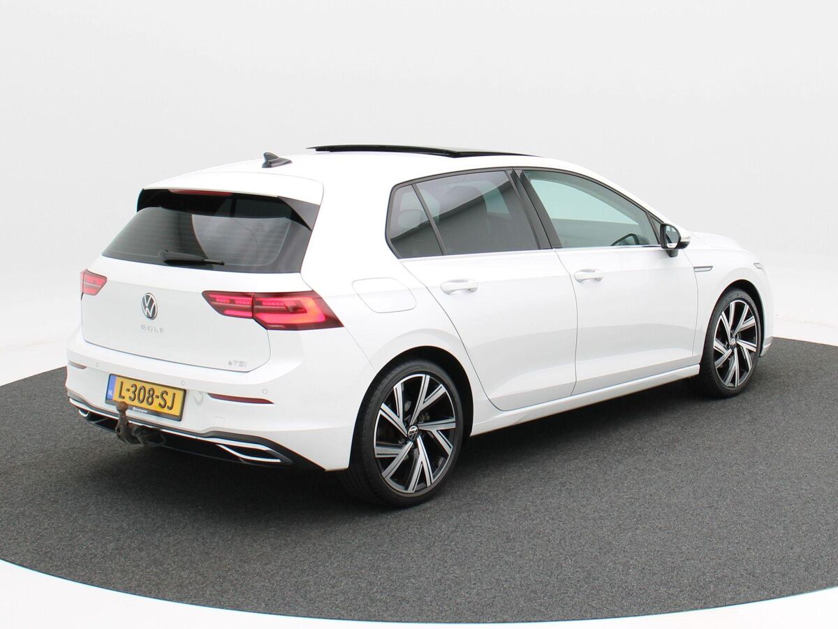 Volkswagen Golf 1.5 eTSi 150 Pk Automaat Style | Full LED | Panoramadak | Trekhaak | 18 Inch | Navigatie | Camera | Privacy Glass | 94.518 Km!!