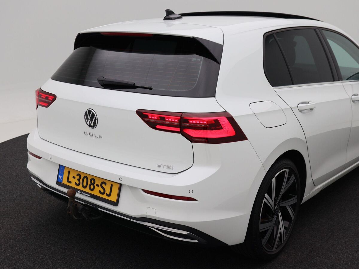 Volkswagen Golf 1.5 eTSi 150 Pk Automaat Style | Full LED | Panoramadak | Trekhaak | 18 Inch | Navigatie | Camera | Privacy Glass | 94.518 Km!!