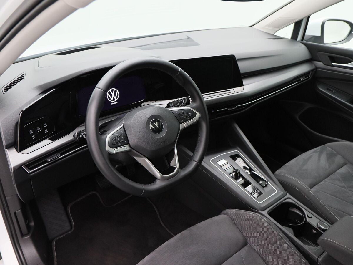 Volkswagen Golf 1.5 eTSi 150 Pk Automaat Style | Full LED | Panoramadak | Trekhaak | 18 Inch | Navigatie | Camera | Privacy Glass | 94.518 Km!!