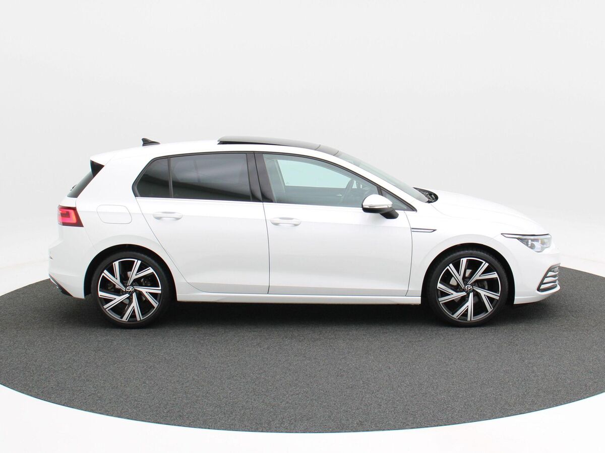 Volkswagen Golf 1.5 eTSi 150 Pk Automaat Style | Full LED | Panoramadak | Trekhaak | 18 Inch | Navigatie | Camera | Privacy Glass | 94.518 Km!!