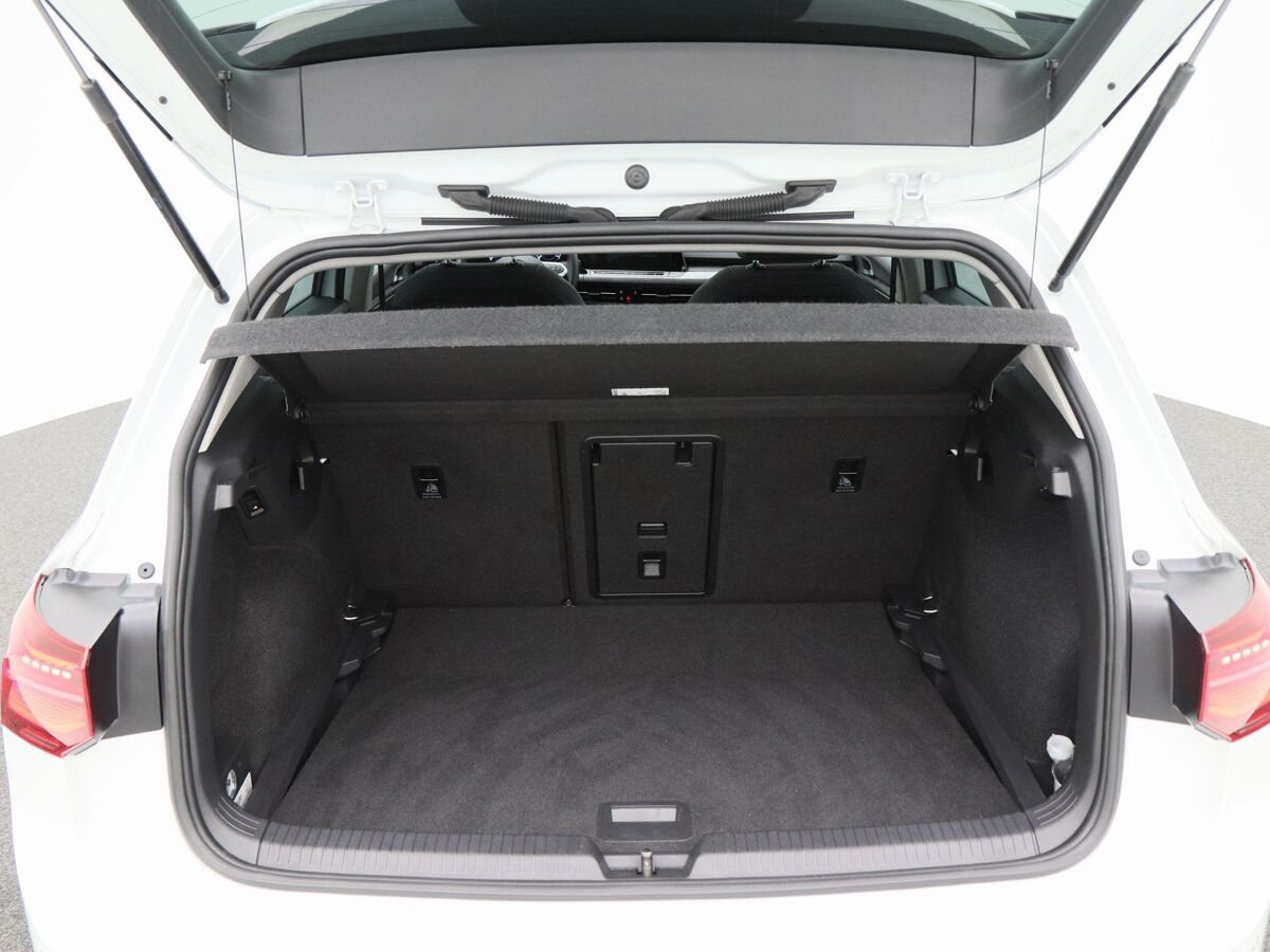 Volkswagen Golf 1.5 eTSi 150 Pk Automaat Style | Full LED | Panoramadak | Trekhaak | 18 Inch | Navigatie | Camera | Privacy Glass | 94.518 Km!!