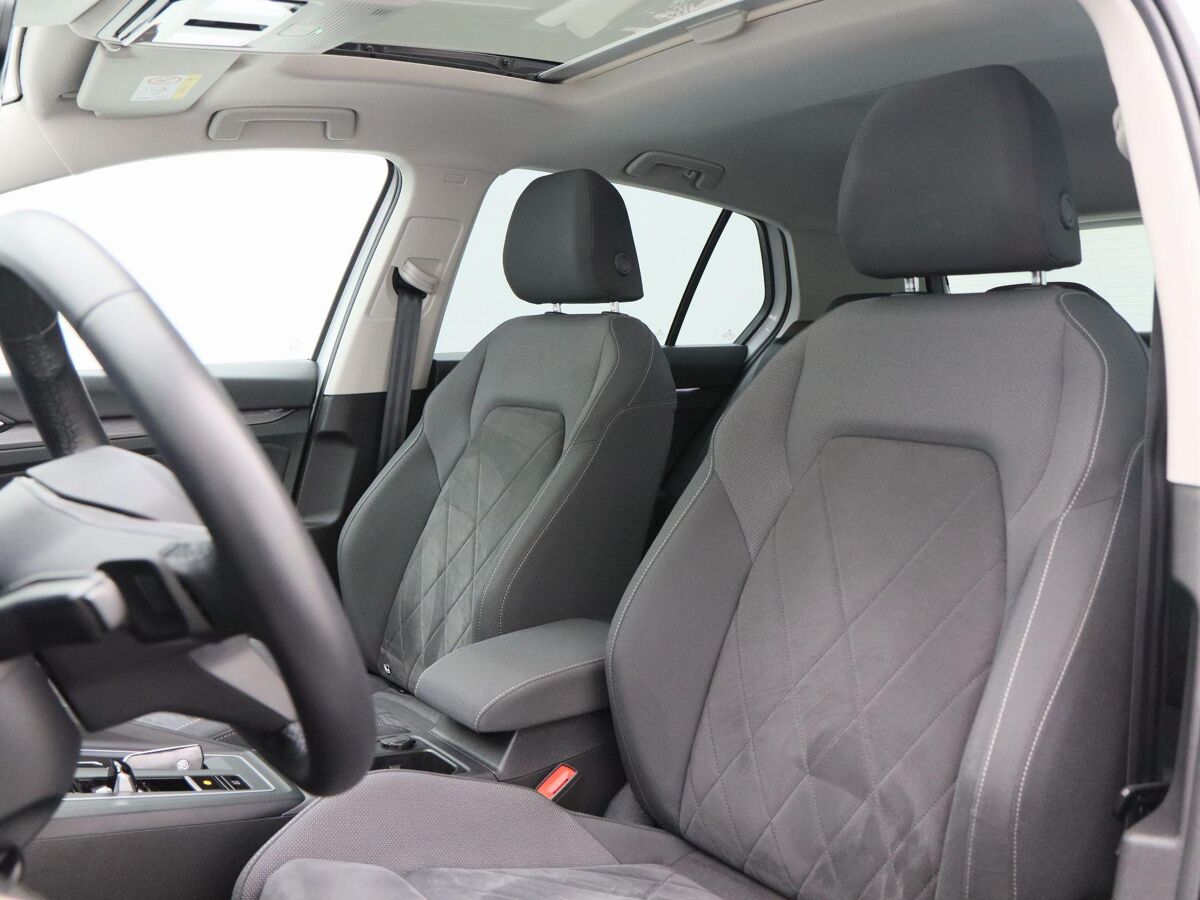 Volkswagen Golf 1.5 eTSi 150 Pk Automaat Style | Full LED | Panoramadak | Trekhaak | 18 Inch | Navigatie | Camera | Privacy Glass | 94.518 Km!!