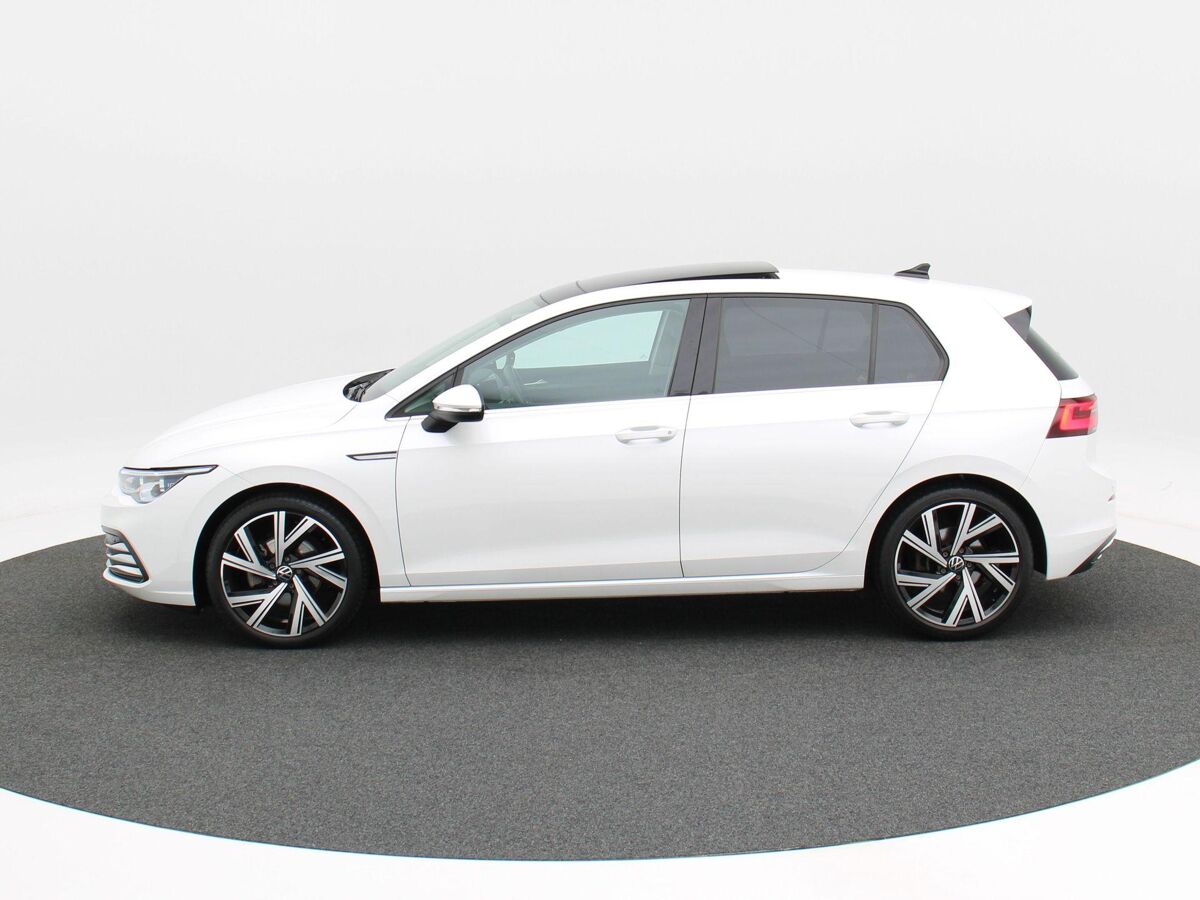 Volkswagen Golf 1.5 eTSi 150 Pk Automaat Style | Full LED | Panoramadak | Trekhaak | 18 Inch | Navigatie | Camera | Privacy Glass | 94.518 Km!!