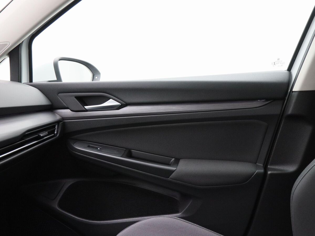 Volkswagen Golf 1.5 eTSi 150 Pk Automaat Style | Full LED | Panoramadak | Trekhaak | 18 Inch | Navigatie | Camera | Privacy Glass | 94.518 Km!!