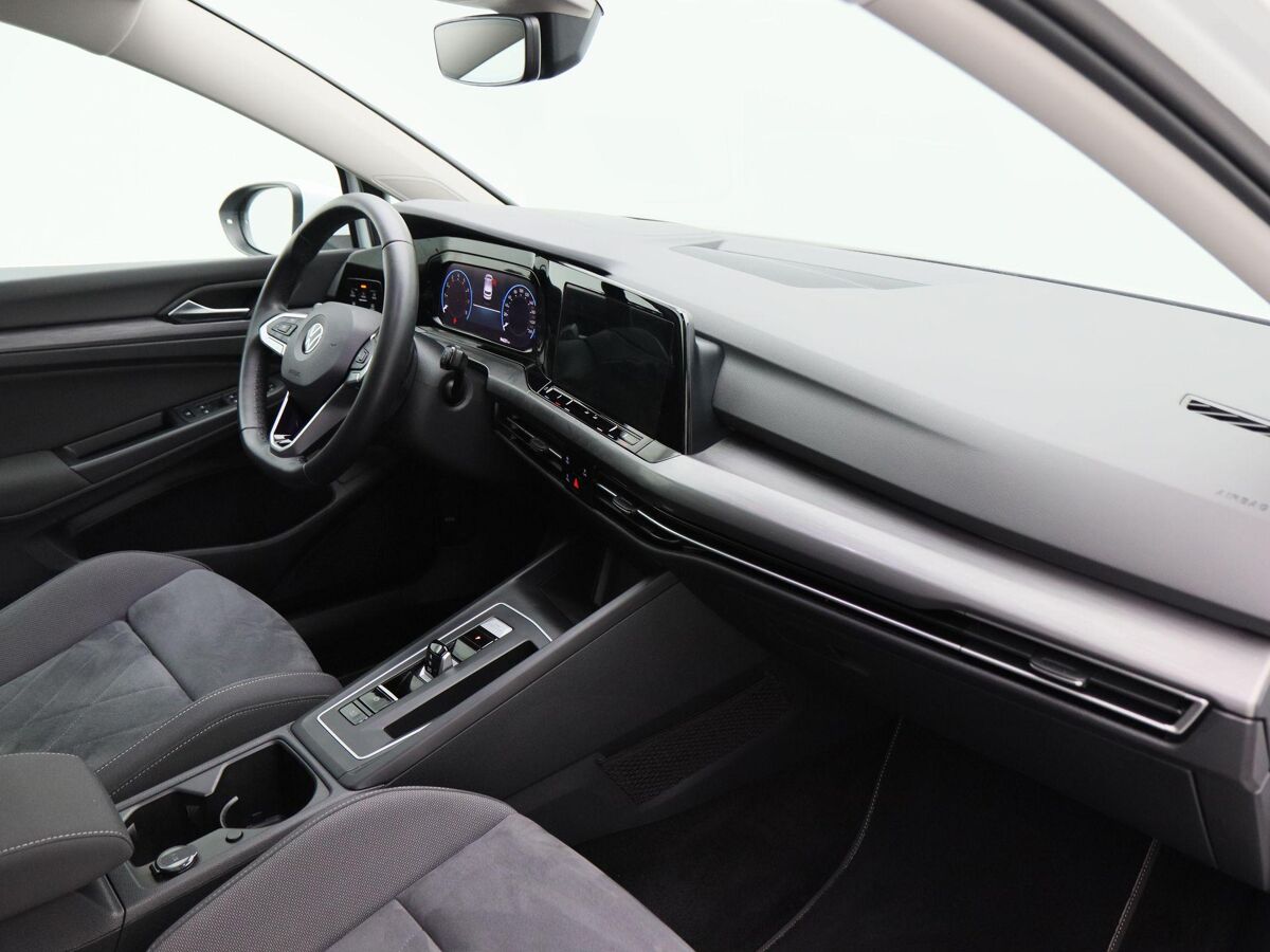 Volkswagen Golf 1.5 eTSi 150 Pk Automaat Style | Full LED | Panoramadak | Trekhaak | 18 Inch | Navigatie | Camera | Privacy Glass | 94.518 Km!!
