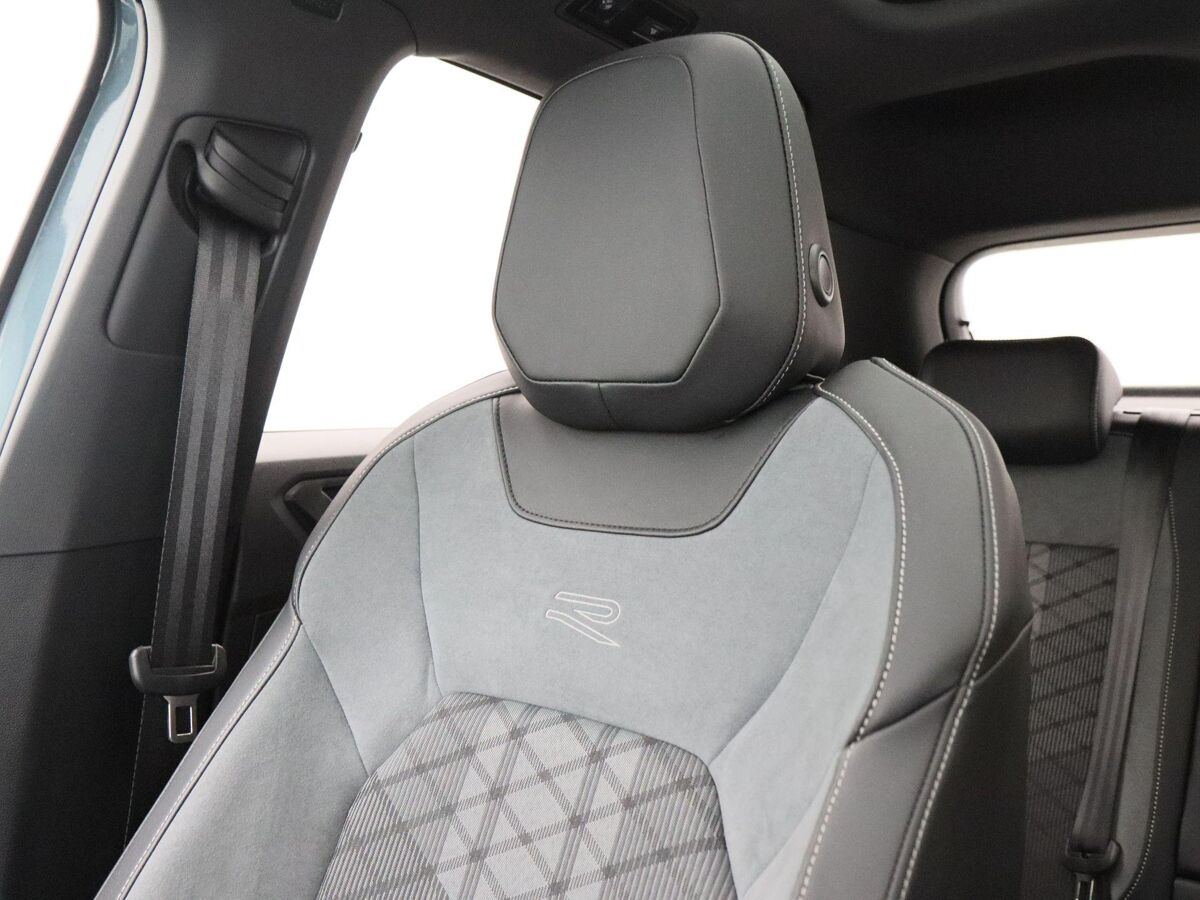 Volkswagen T-Roc 1.5 TSi 150 Pk Automaat R-Line Business | Full LED | Black Style | Panoramadak | Navigatie | Stoelverwarming | Camera | 18 Inch | 22.475 Km!!