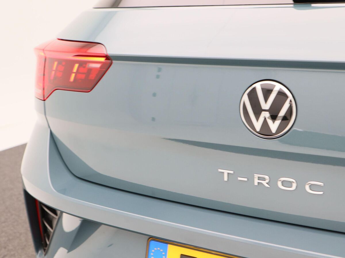 Volkswagen T-Roc 1.5 TSi 150 Pk Automaat R-Line Business | Full LED | Black Style | Panoramadak | Navigatie | Stoelverwarming | Camera | 18 Inch | 22.475 Km!!