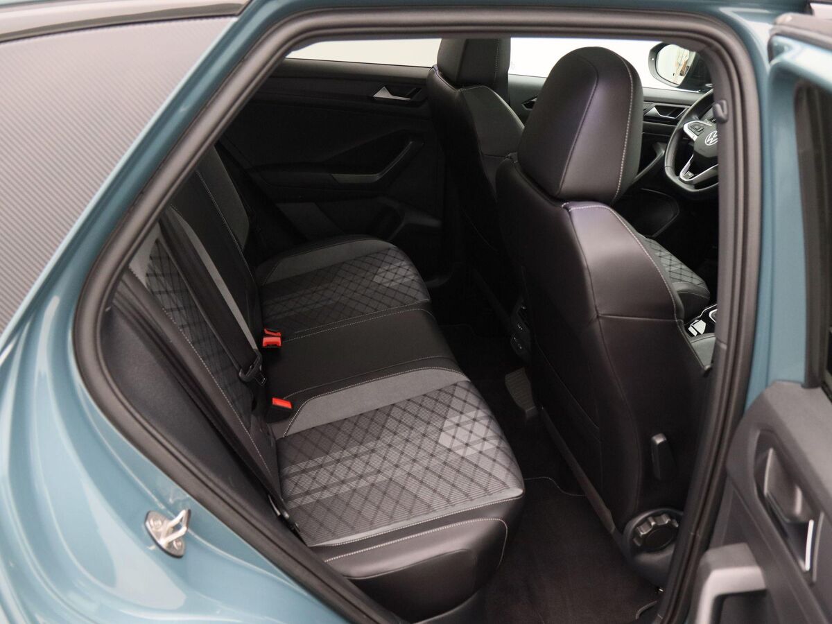 Volkswagen T-Roc 1.5 TSi 150 Pk Automaat R-Line Business | Full LED | Black Style | Panoramadak | Navigatie | Stoelverwarming | Camera | 18 Inch | 22.475 Km!!