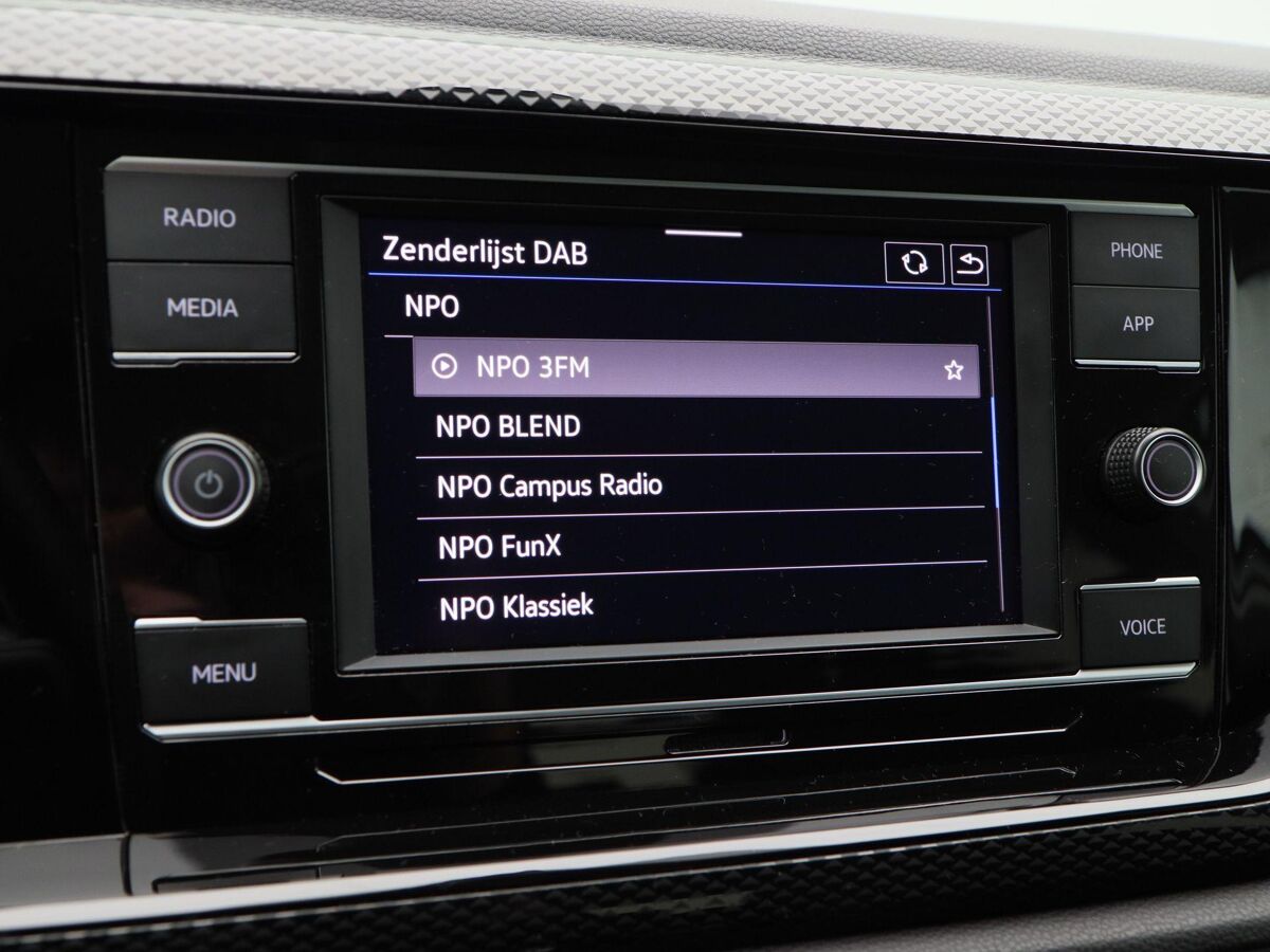 Volkswagen Polo 1.0 TSi Life | Airco | Adaptive Cruise | 15 Inch | Carplay | Privacy Glass | 32.010 Km!!